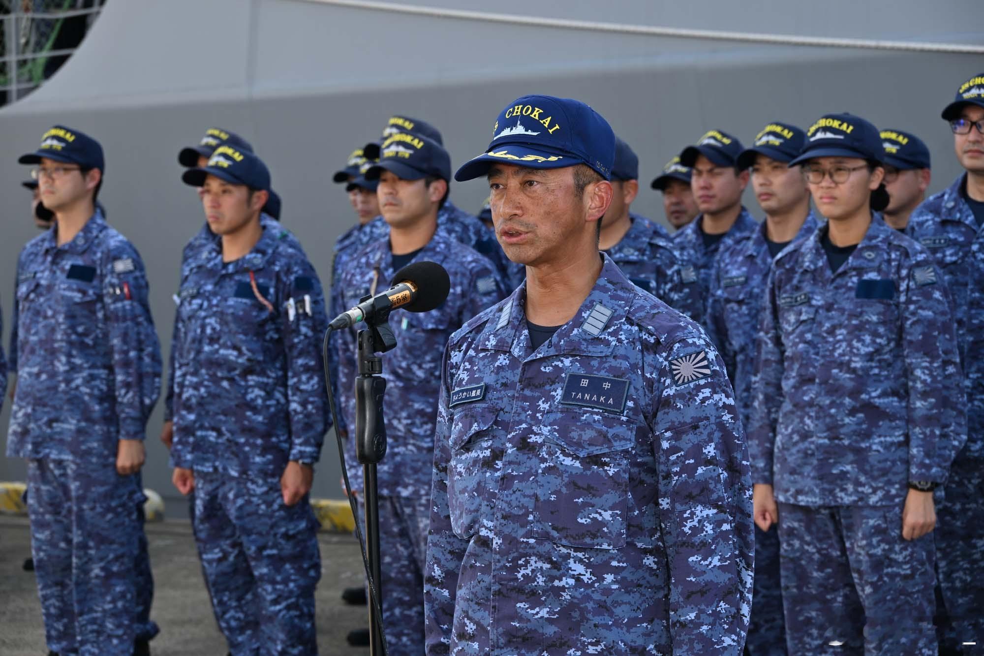 海自176“鸟海”号驱逐舰完成战斧导弹上舰改装后，今天返回佐世保。此舰去年9月起
