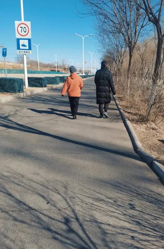 女儿都结婚十五年了，可到现在，女婿来我家还是老样子。每次来吃饭，他要不就在房