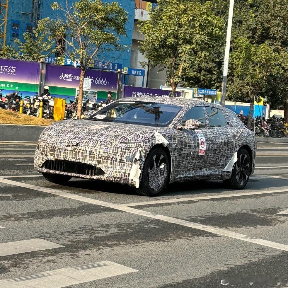 阿维塔06旅行车伪装上街！还要做一套图么？希望尾部别整花活旅行车越来越多挑花眼了