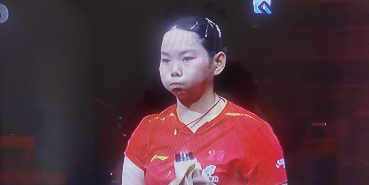 何卓佳又一轮游了人美心善的何卓佳反手长胶打法，和日本的队员打法相似，