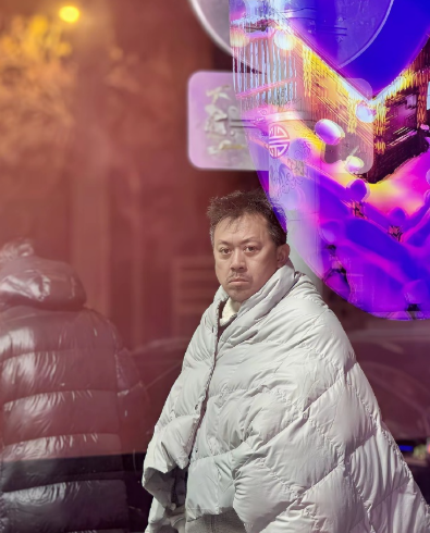 王学兵这是怎么了？穿的是羽绒服还是盖个大被子就出来了！​头发苍白凌乱，胡子也