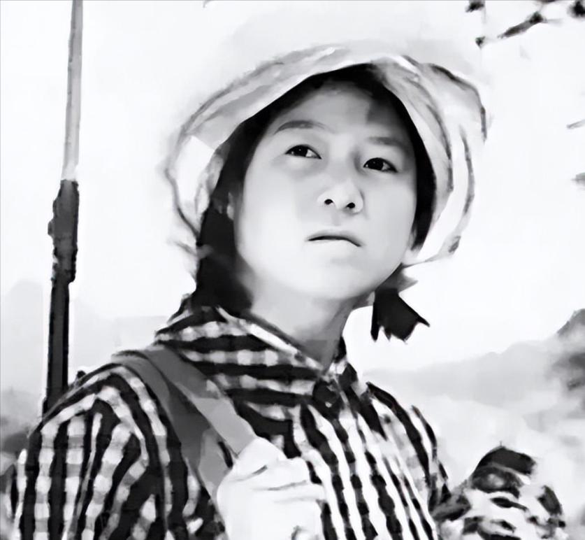 1975年，湖北神农架几名妇女正在田里挖洋芋时，一位女孩因为内急跑去树林