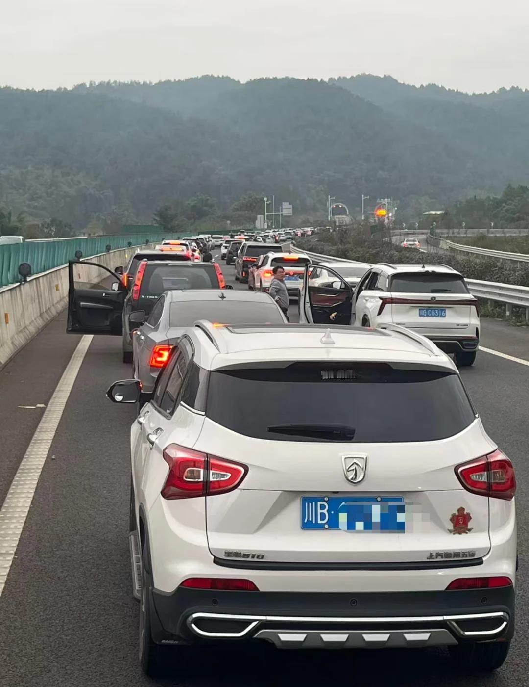 11月2日九寨沟回绵阳堵车九寨沟自驾游九寨沟自驾游去九寨沟的伙伴们开车