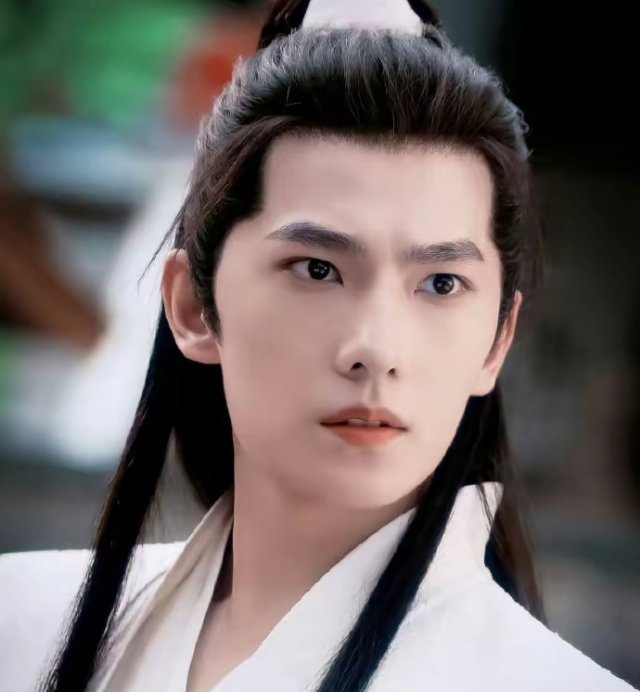 突然发现，杨洋之后，娱乐圈好像再也没有公认的帅哥了，张凌赫算是最接近的一个，结果