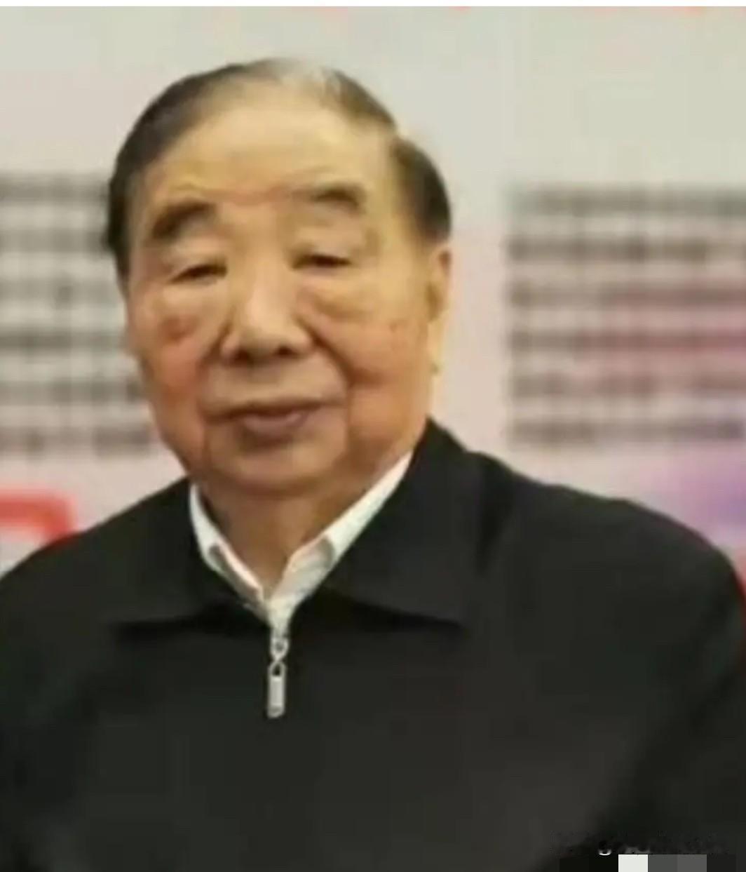 他是仕途路上，并不多见的破格晋升领导人之一。47岁时，他迎来职业生涯关键一跃