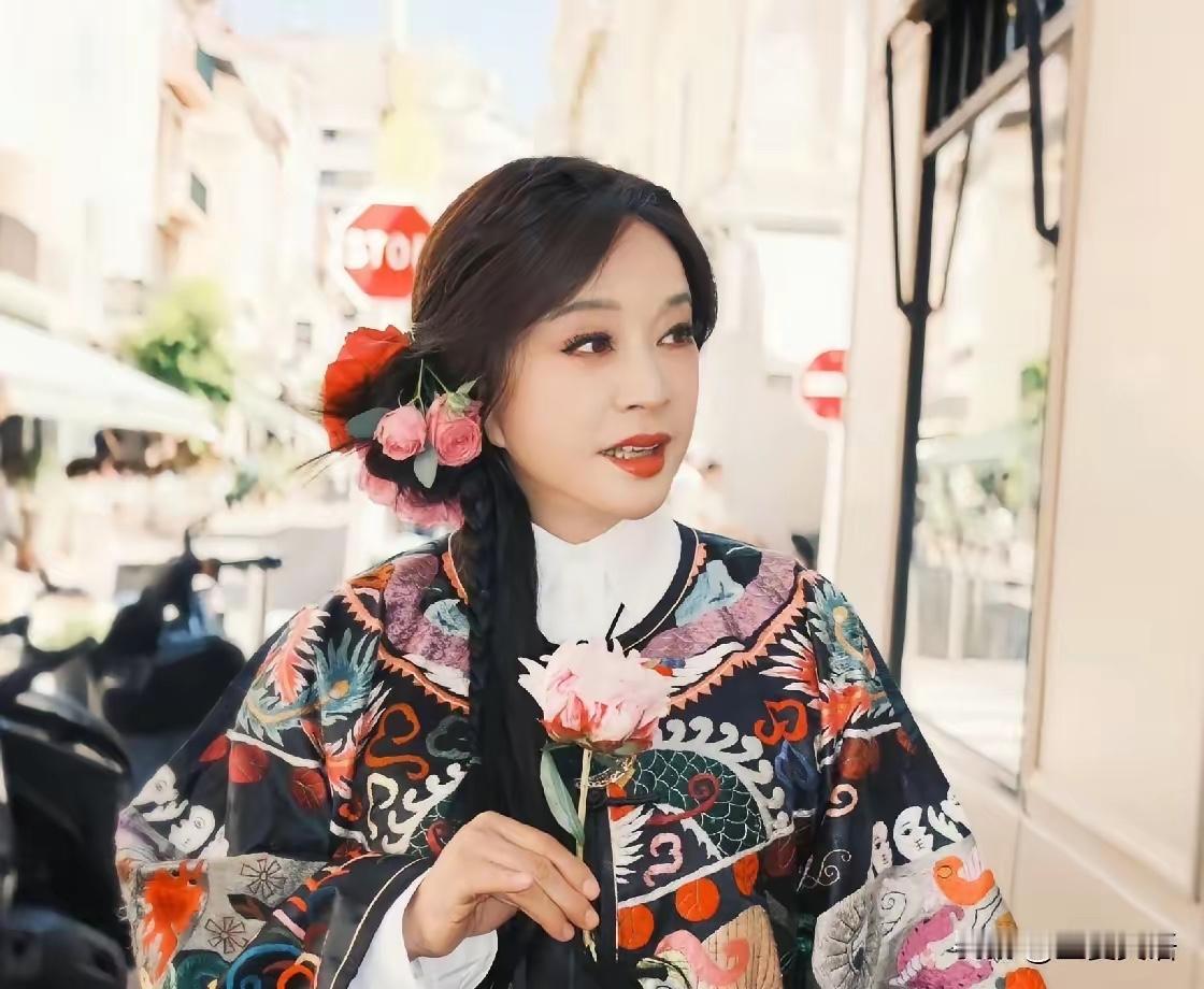 2月14日情人节，75岁的刘晓庆，突然冲上了热搜，这次和甜蜜恋情无关，而是他官宣