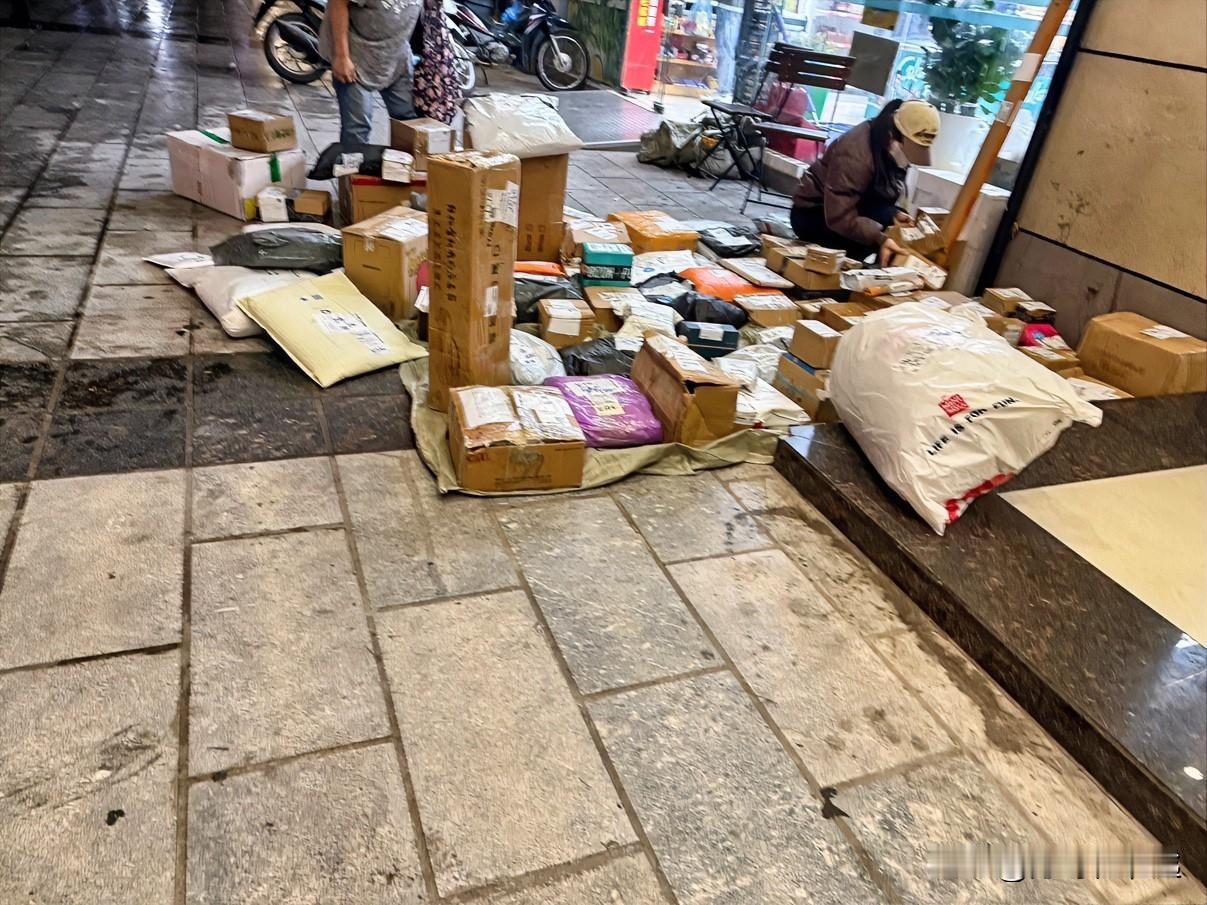 前几天有人问，在越南搞国际物流行不行。我今天路过取快递，顺便拍了张照片，你看看
