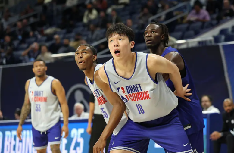 只有我觉得杨瀚森联合试训打的很一般吗？全场19分钟，7投5中，其中有两个接队