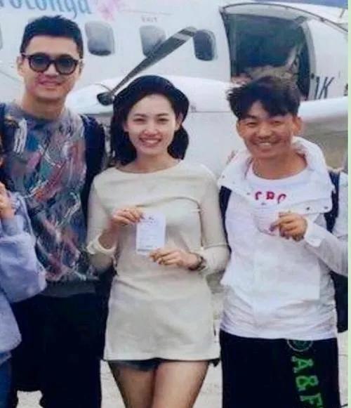 当年年薪千万、能一口气谈下7200万广告大单的金牌经纪人宋喆，居然沦落到直播卖枣