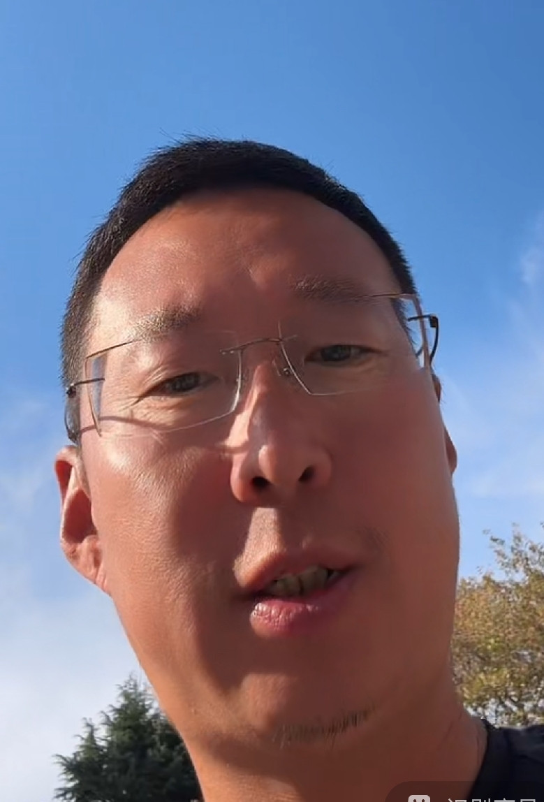 班尼，董路团队的核心成员，现在的口气也是越来越大了——先给每个球员发10W的韩元