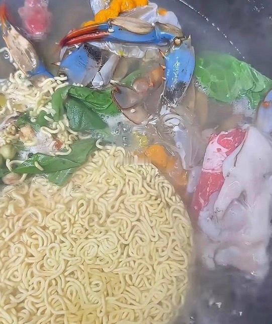 老婆煮的面，我怎么感觉下不去口啊？