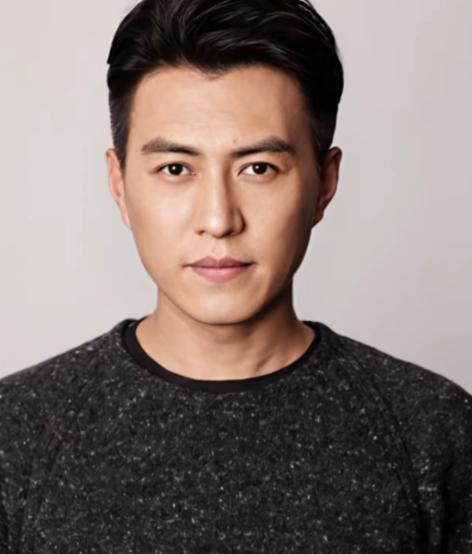 靳东是永远不会离婚的，不是因为他和老婆财产纠葛太多，而是因为他的老婆，有一个特别