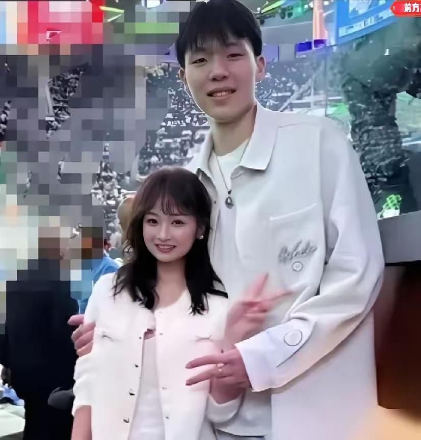 杨瀚森，一份4年2139万美元的NBA合同。他女友，孙海懿，放弃国内工作，跟去