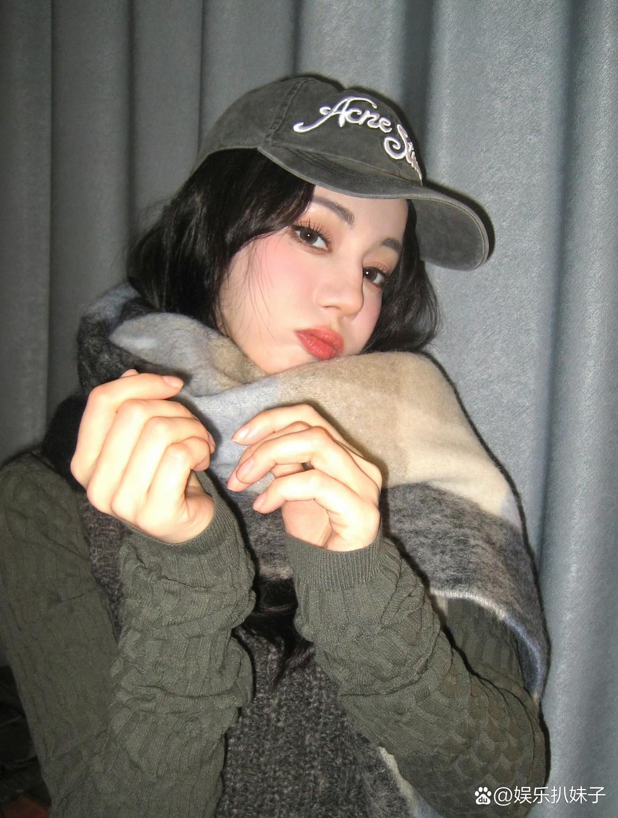 1.迪丽热巴和黄景瑜早就是老黄历了，两人现在根本没关系，女方眼下一心分割和嘉行的