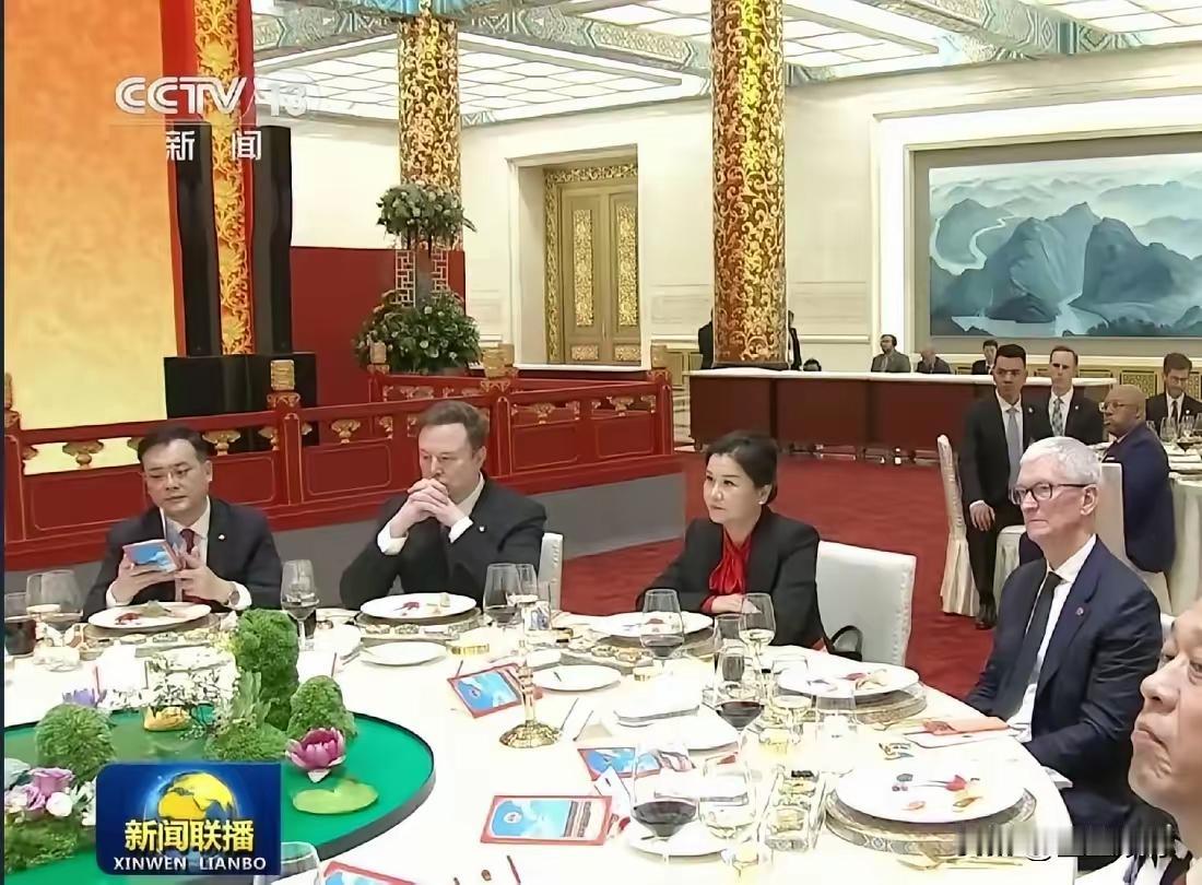 周群飞，一个时代自强女人的旗帜时间回到2025年5月14日，地点人民大会