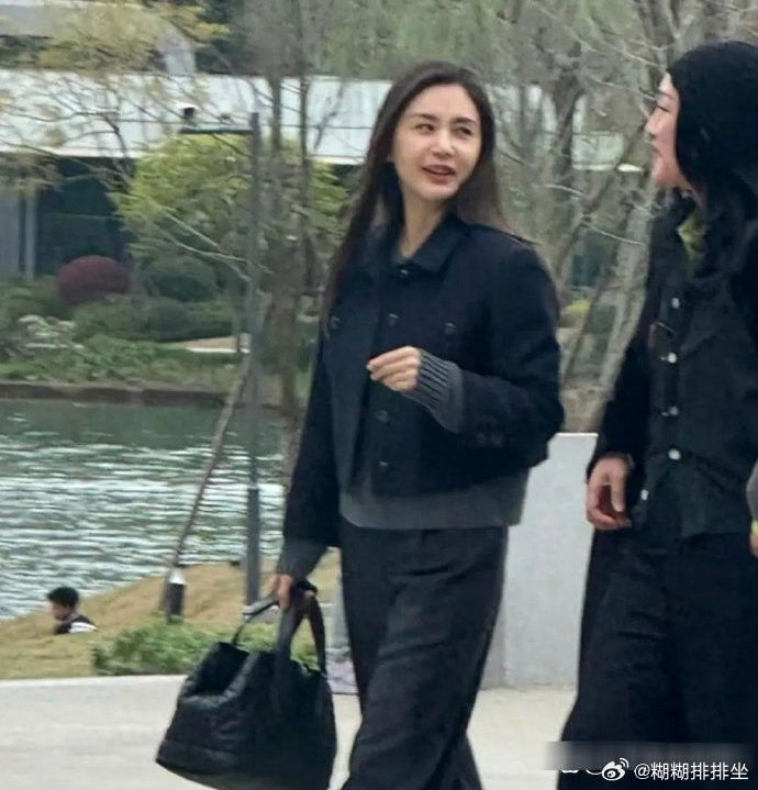 王子文与周迅同框，原来俩人差不多高啊？