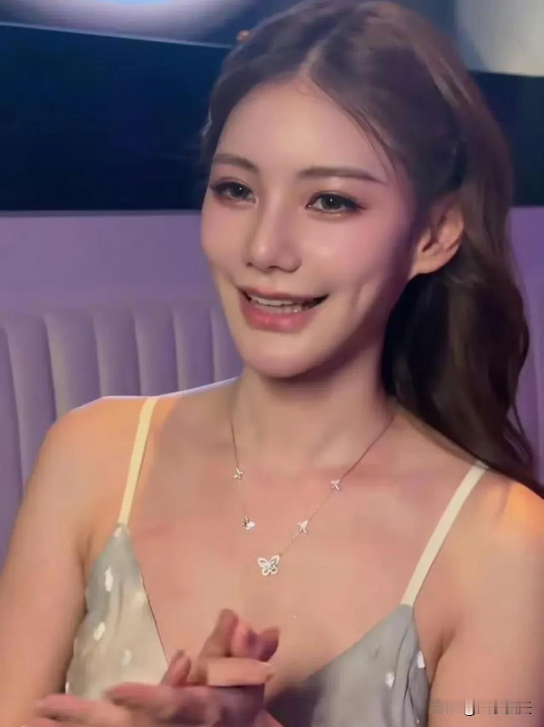 汪小菲和马筱梅生日宴深情相拥！送价值8万钻石蝴蝶项链超美！​