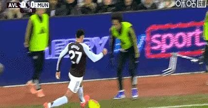 我跟你说个事儿，就今天凌晨发生的。那个当年被曼城扫地出门的小孩，现在，可能要成