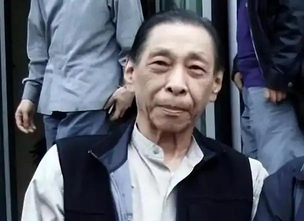 1991年，杜月笙的儿子杜维善来到北京，打算收回父亲购置的四合院，但住户拒不承认