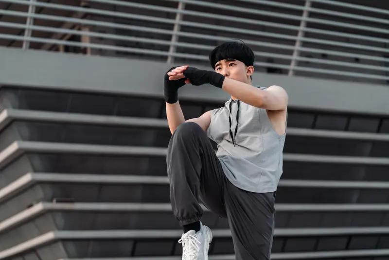 想降低血糖，锻炼方式有不少。快走就很合适，它是低冲击有氧运动，每周进行5次，每次