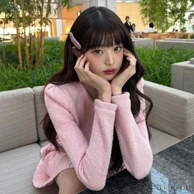 21岁张元英狂掷137亿现金买别墅！这赚钱速度比印钞机还快？21岁小姑娘全