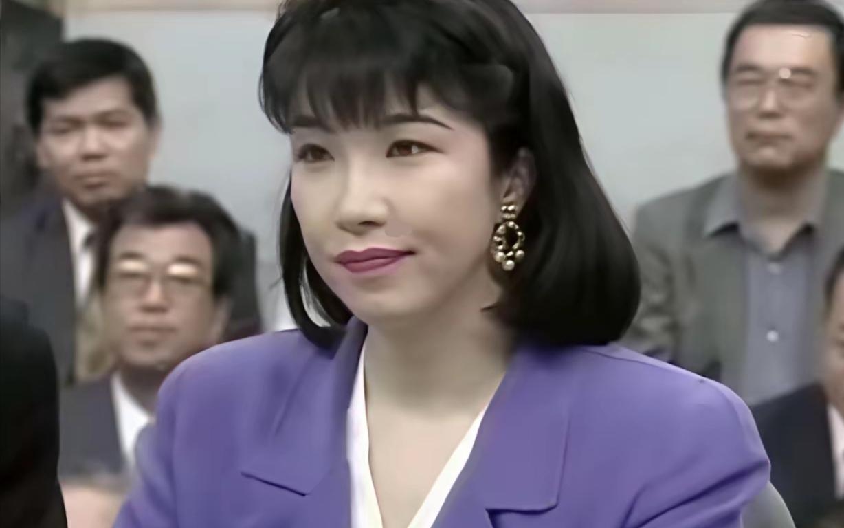 她成为，日本历史上地位最高和权力最大的女人！照片上这位年轻女士，是不是让你很眼