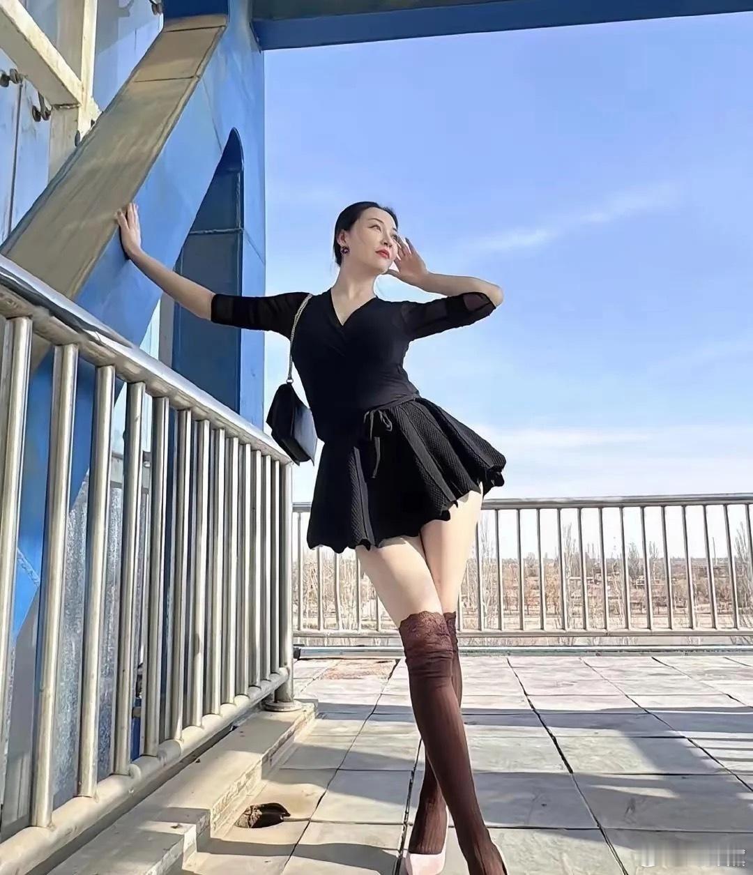 丈母娘快五十了，这样穿正常吗？