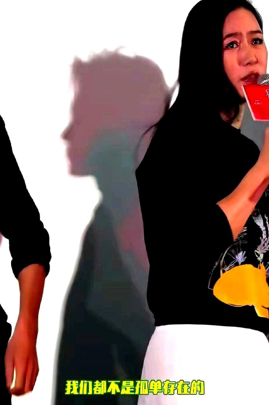 田海蓉身后，藏着一条“鱼”？那张照片里的影子，让大家又想起了她当年的选择