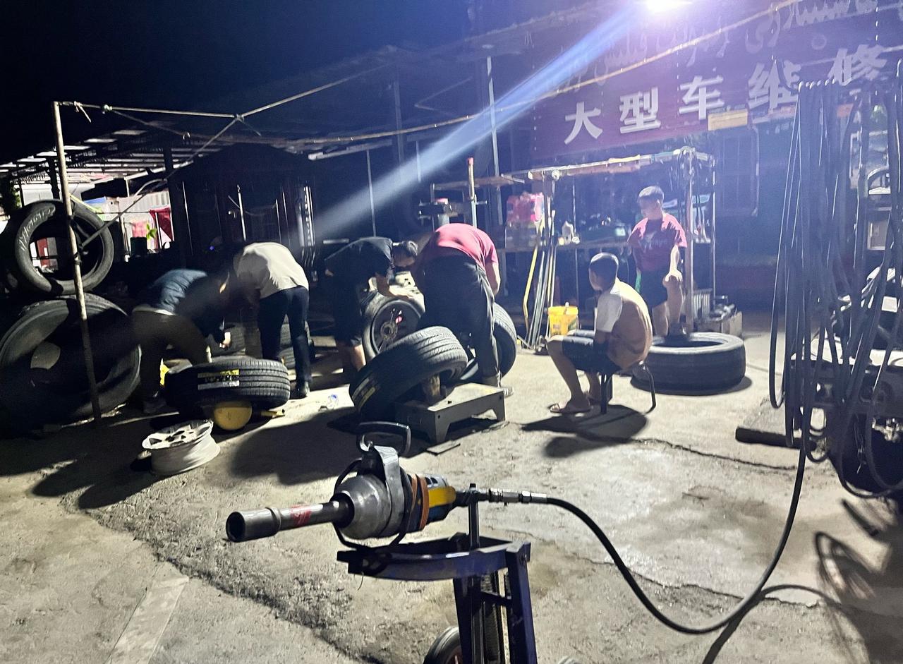 谁说维吾尔族人民不友好！📍喀什哪里都有坏人，哪里也都有好人。在阿克苏，