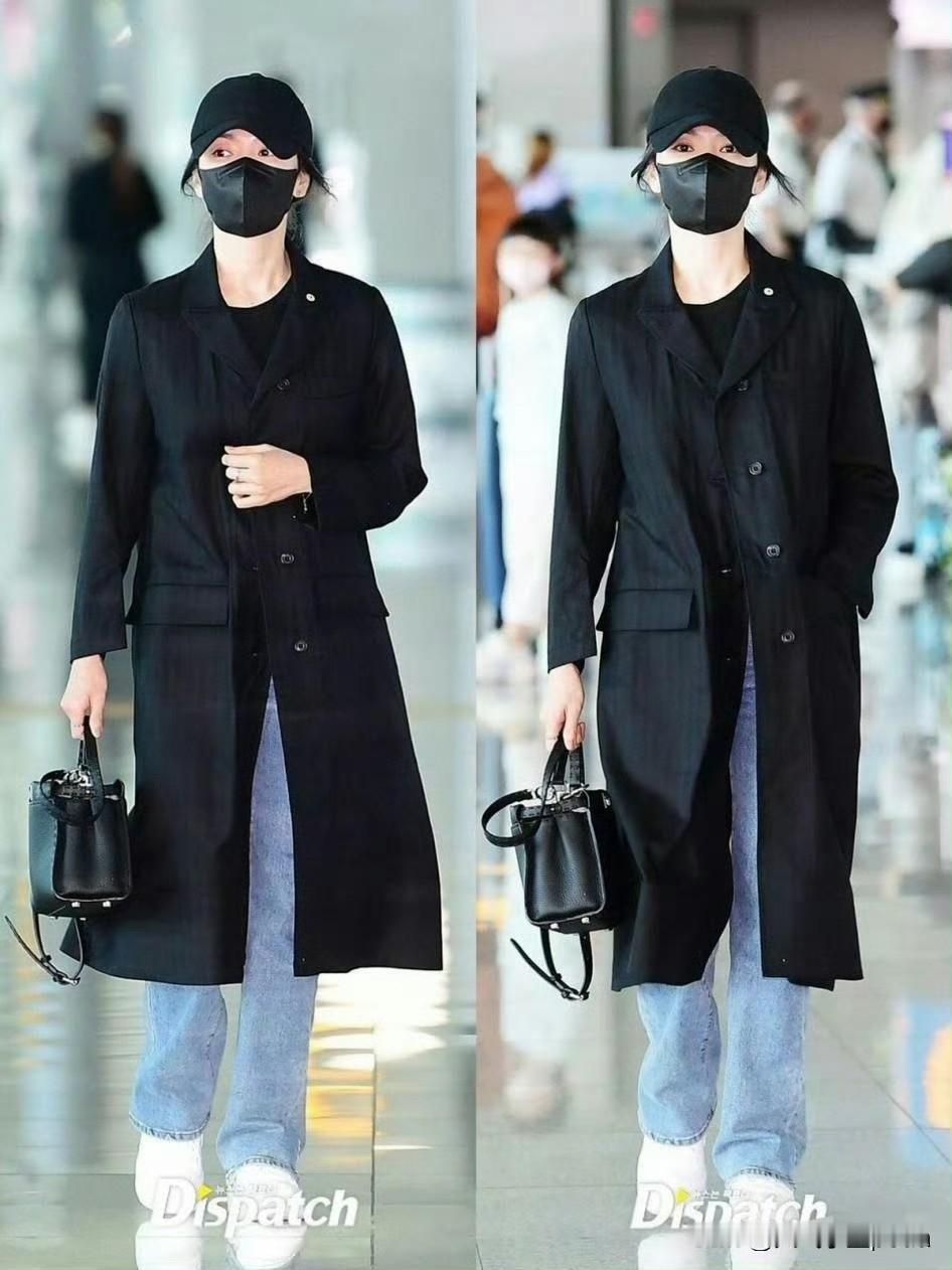 宋慧乔这身黑色大衣+牛仔裤真的简单又好看也很实用！没有花里胡哨，全靠线条和质感