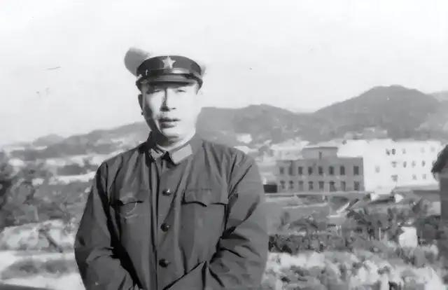 1955年，一个中国海军艇长干了一件事，让全世界军事专家集体沉默——22吨的小破