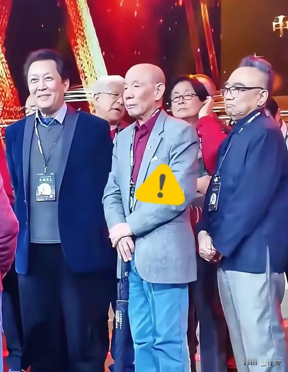 魏宗万先生走了，其实早有迹象。今年3月，他和《三国演义》的老朋友们聚会时，人瘦得