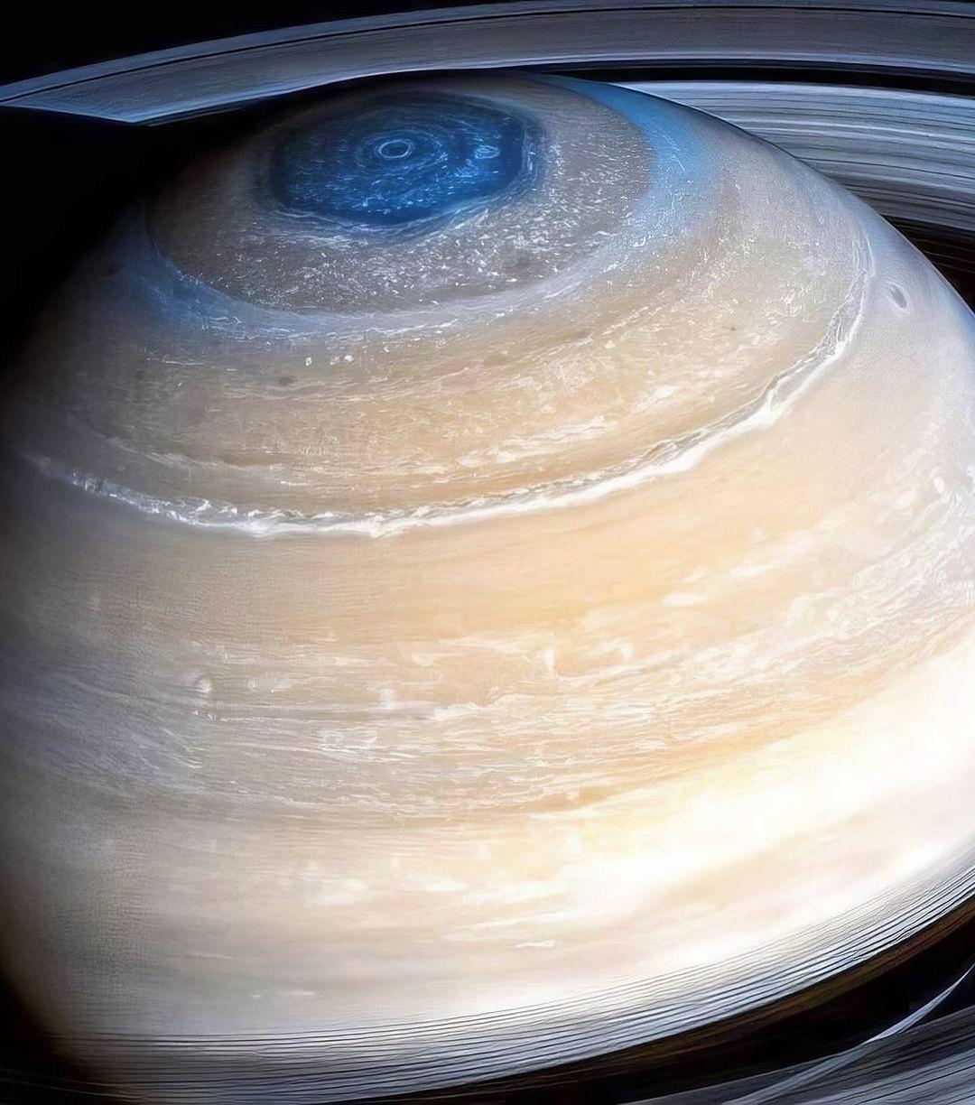 卡西尼号拍摄到了最清晰、距离最近的土星图像。​​​