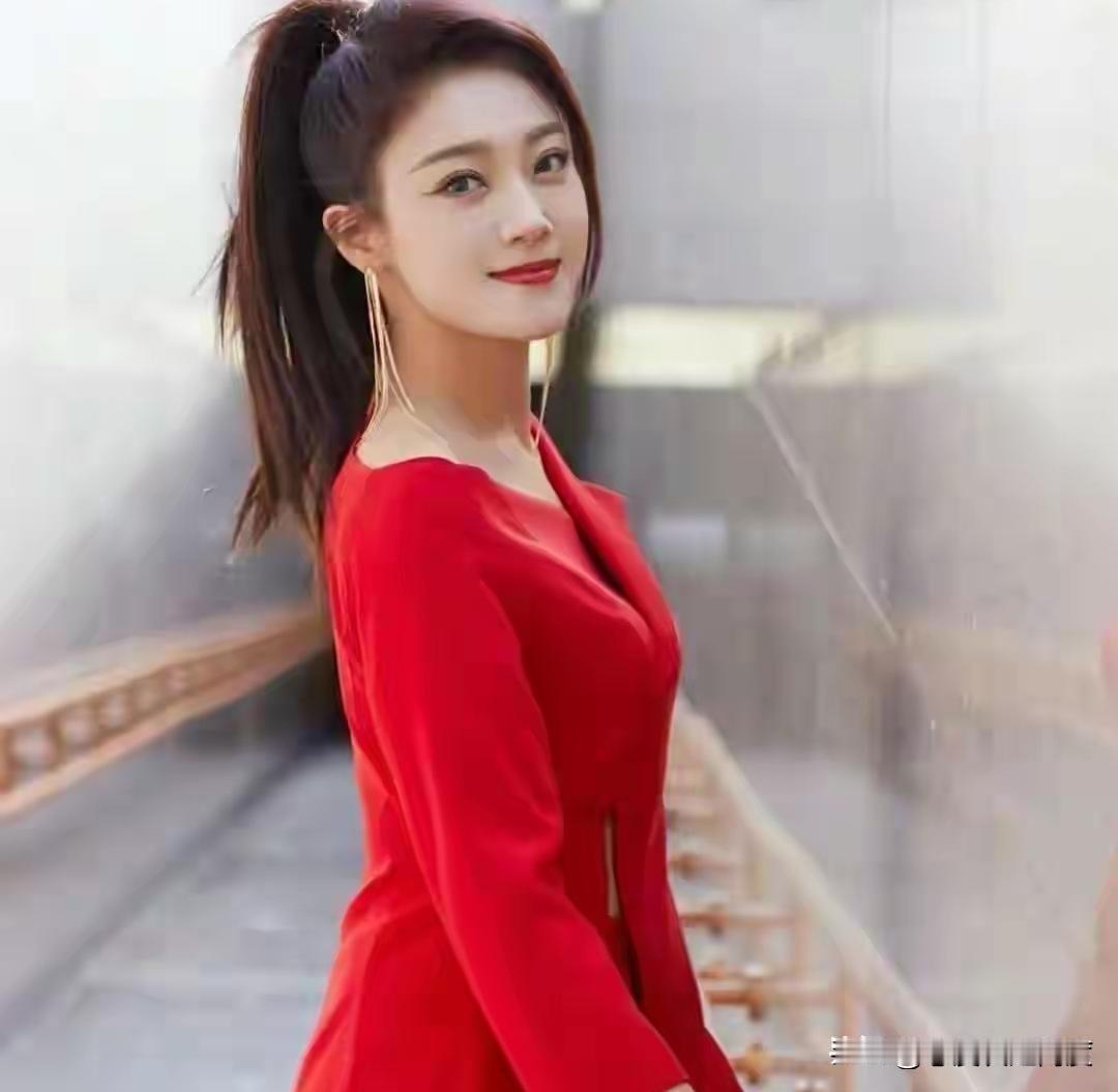 这脸蛋是真实存在的吗？王小玮的写真美到让人挪不开眼！肤白如雪，笑容甜过蜜糖，