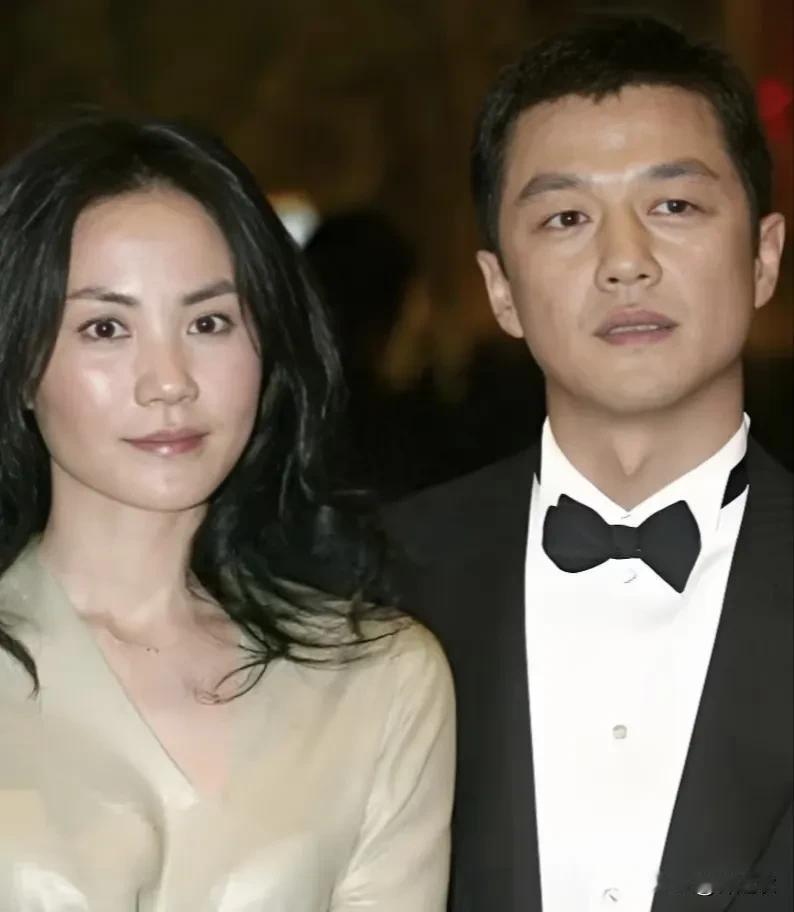 李亚鹏是传统型男人，应该骨子里是要给爹妈养老有能力还要照顾大哥喜欢大家族其乐融融