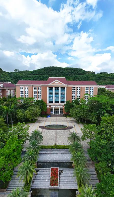 家人们谁懂啊！高考617分，明明能稳上985、211，广东考生林港洺却果断放弃，