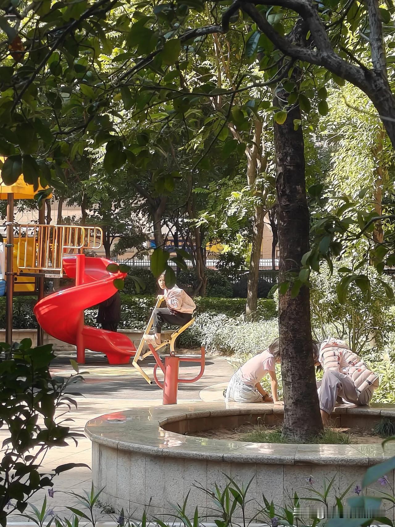 如何不让女孩子被黄毛P了？周末几个邻居宝妈溜娃聊天，有个宝妈很激动的说，他朋友