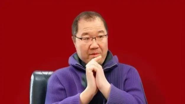 英达不是一般的抠！对巴图。他只给过两年的抚养费。与梁欢结婚后，不但断了巴图的抚养