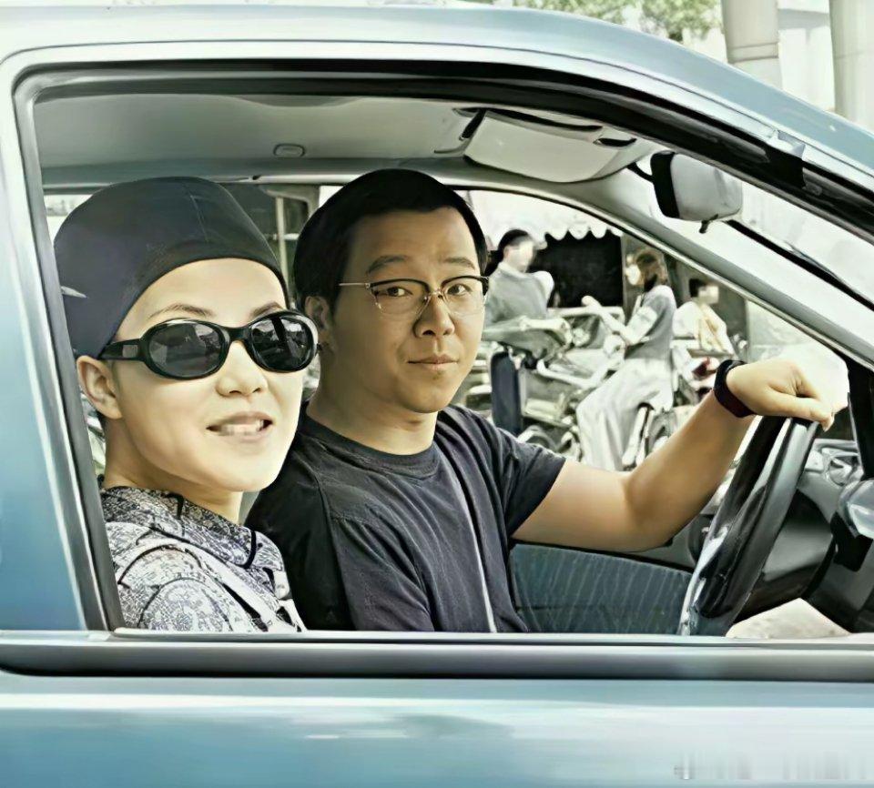 这是王菲窦唯的旧照，那时他们很幸福，郎才女貌，王菲生了窦靖童以后，窦唯才变了。窦