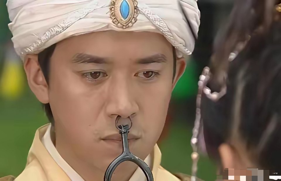 你就说这造型尬不尬吧，很好奇当年就没有吐槽吗？