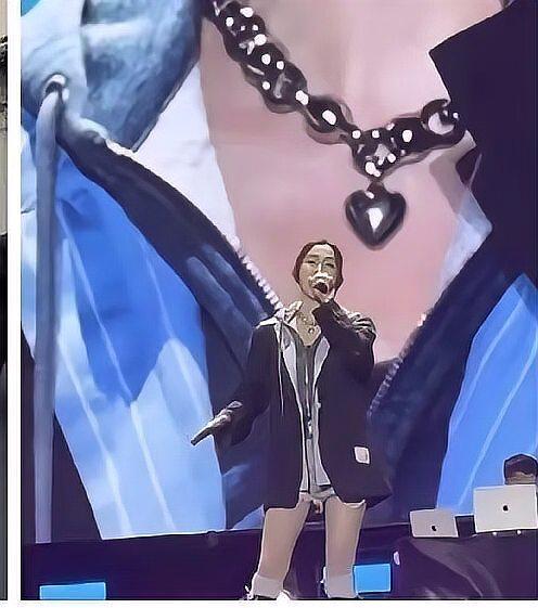 范玮琪在演唱会上佩戴的项链真的装有大S的骨灰吗？真相终于水落石出。范玮琪在20