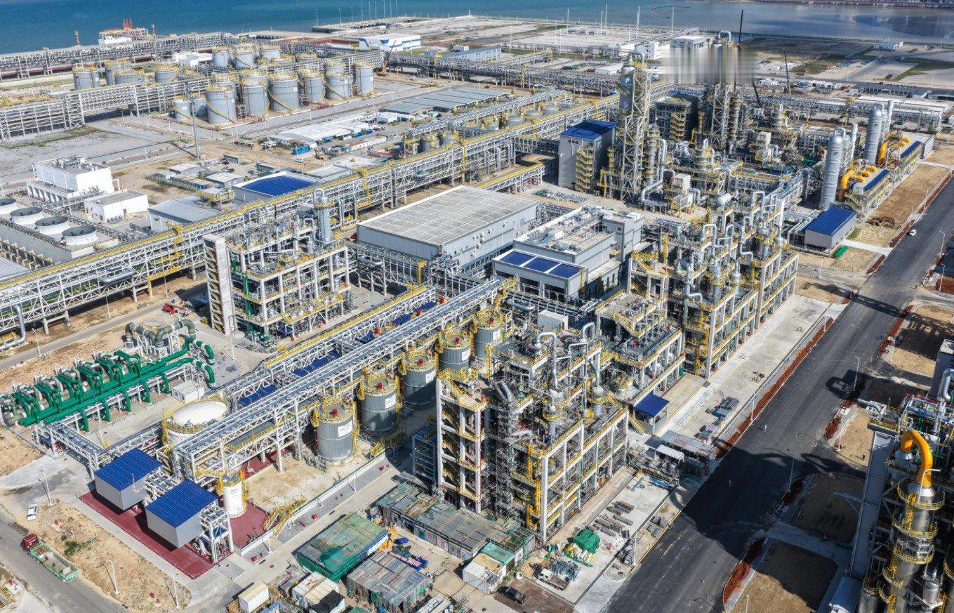 巴斯夫湛江一体化基地核心装置首批产品启动生产