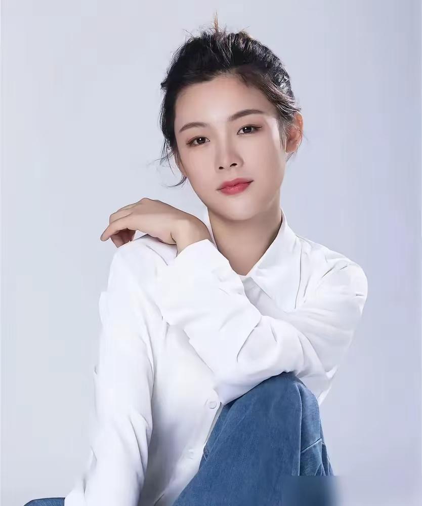 8000万换角，越剧小生扛起三公斤钢刀。主角拉了宣传配角，把多尔衮后人换了，这戏