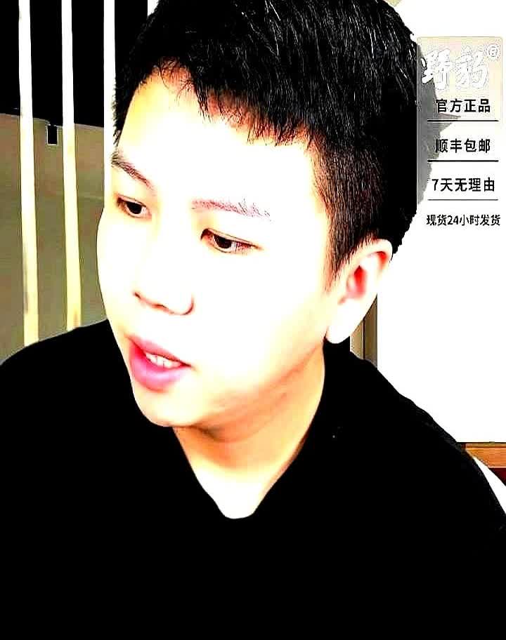 打一年球还要倒贴钱周跃龙说，家里一年给他汇二十多万，台协最多补五万，剩下