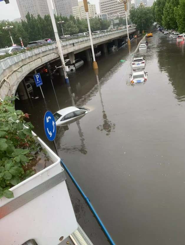 石家庄，一场雨，，猜这是哪里？