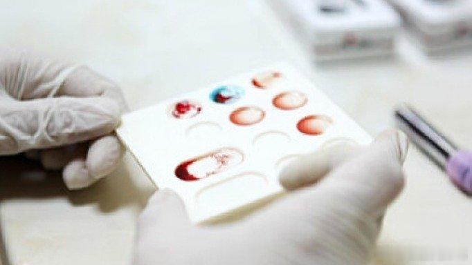 凤凰新闻【中国又出新突破：巴掌大设备一滴血或可筛早期癌症，灵敏度暴涨1万倍】【文