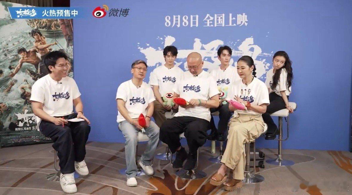倪妮回应东极岛造型让人认不出为贴近渔民角色狂晒黑，连体脂率都要卷过朱一龙吴磊！
