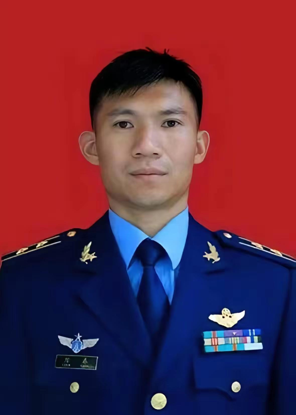 空军飞行员陈春，男，重庆市大足区万古镇人。因在2021年执行任务中突遇空中重大险
