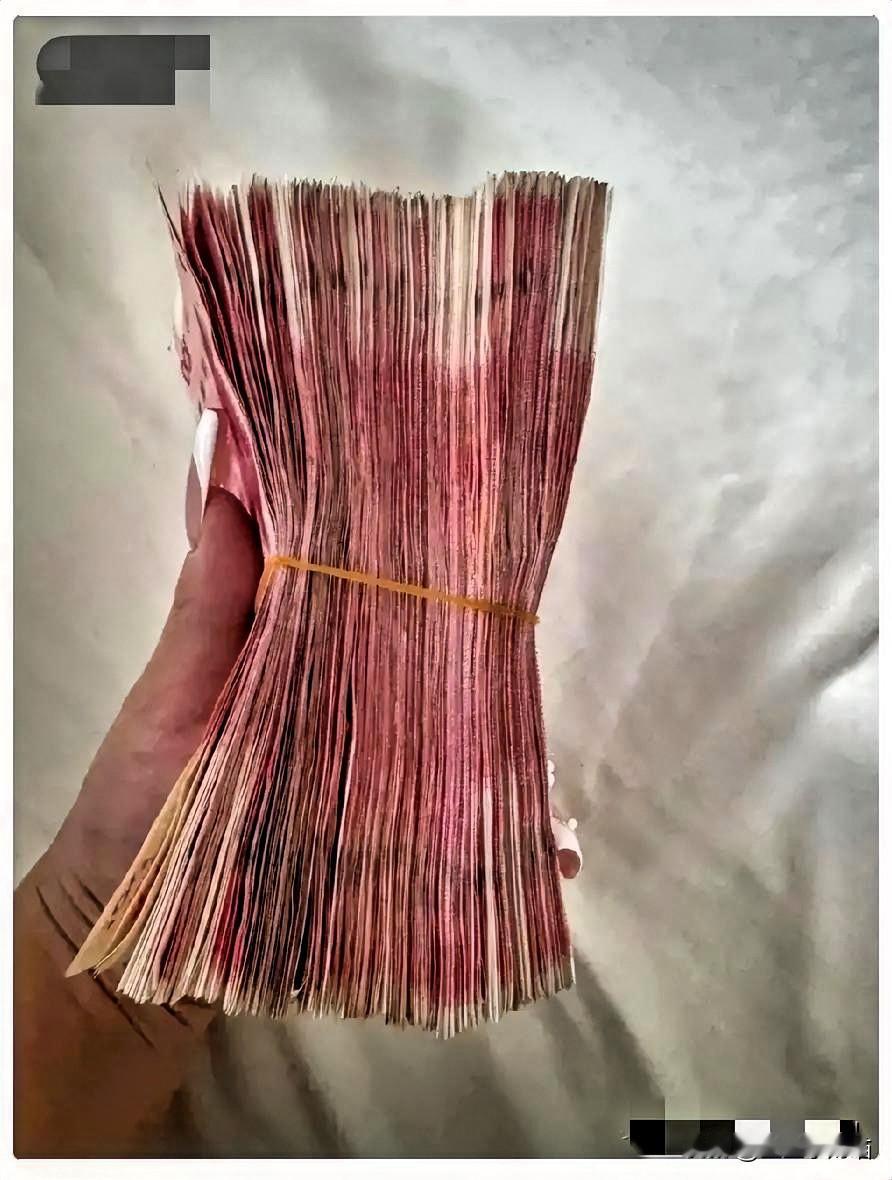 昨天中午，妹妹找我借十万块钱，我没问她干什么，就直接拒绝了。别说我这当