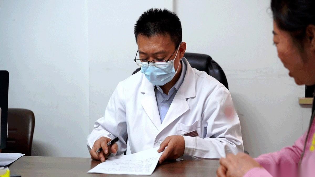 “提醒你别喝太多，怕你瘦太快。”哈，每次刷到这种，我都想笑。又是饭前一口，又